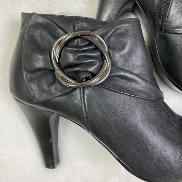 Michelle D "Emblem" Leather Ankle Booties w/ Buckle‎ and side Zip, size 10 - Picture 5 of 11